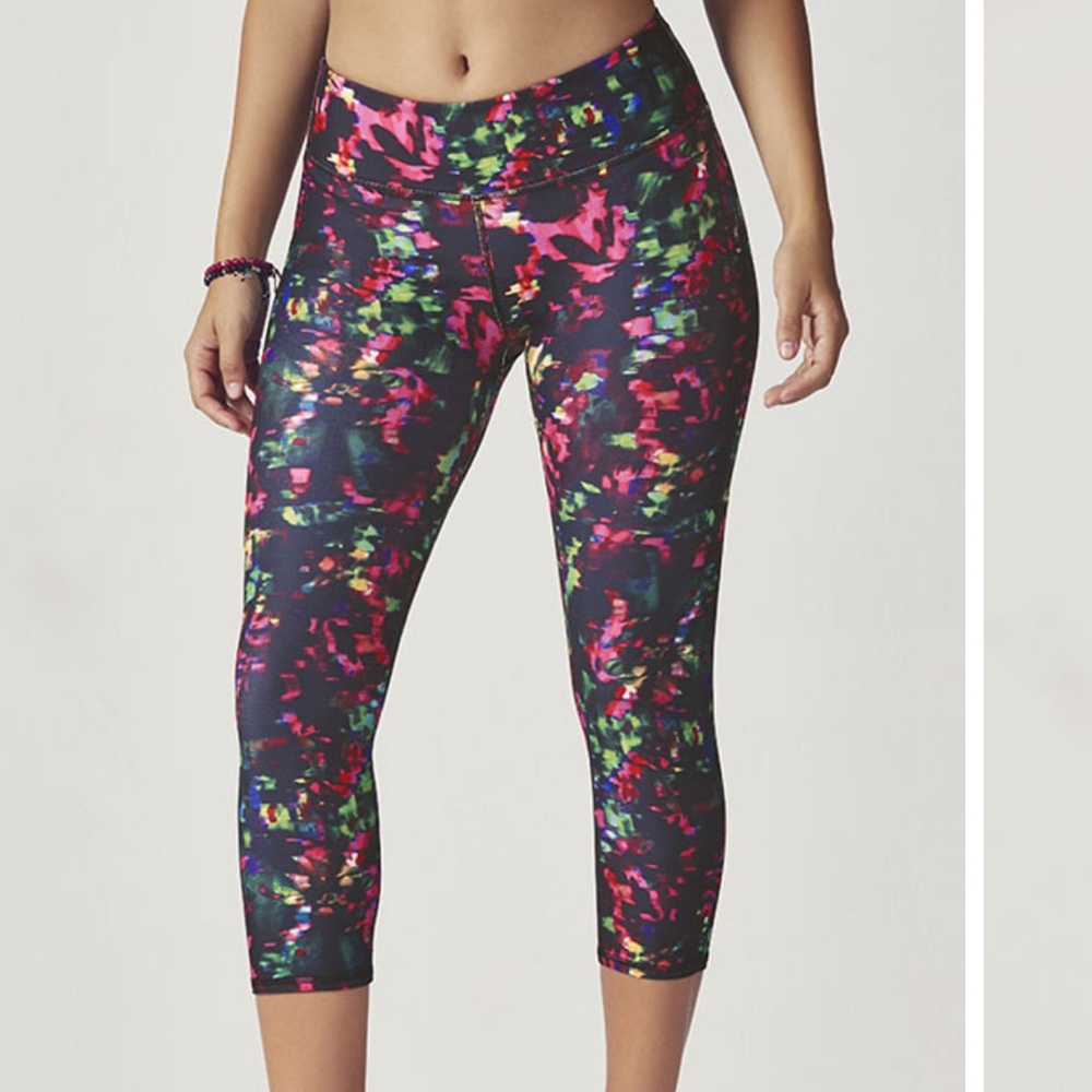 Fabletics Define PowerHold Mid-Rise Capri Size L - Picture 3 of 11